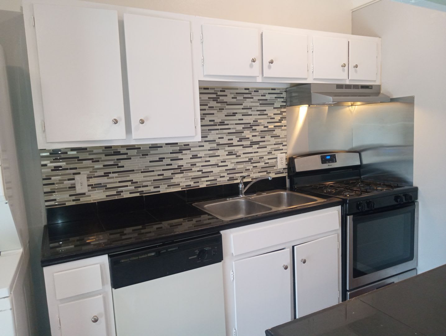 606 W 51 St – photo 3