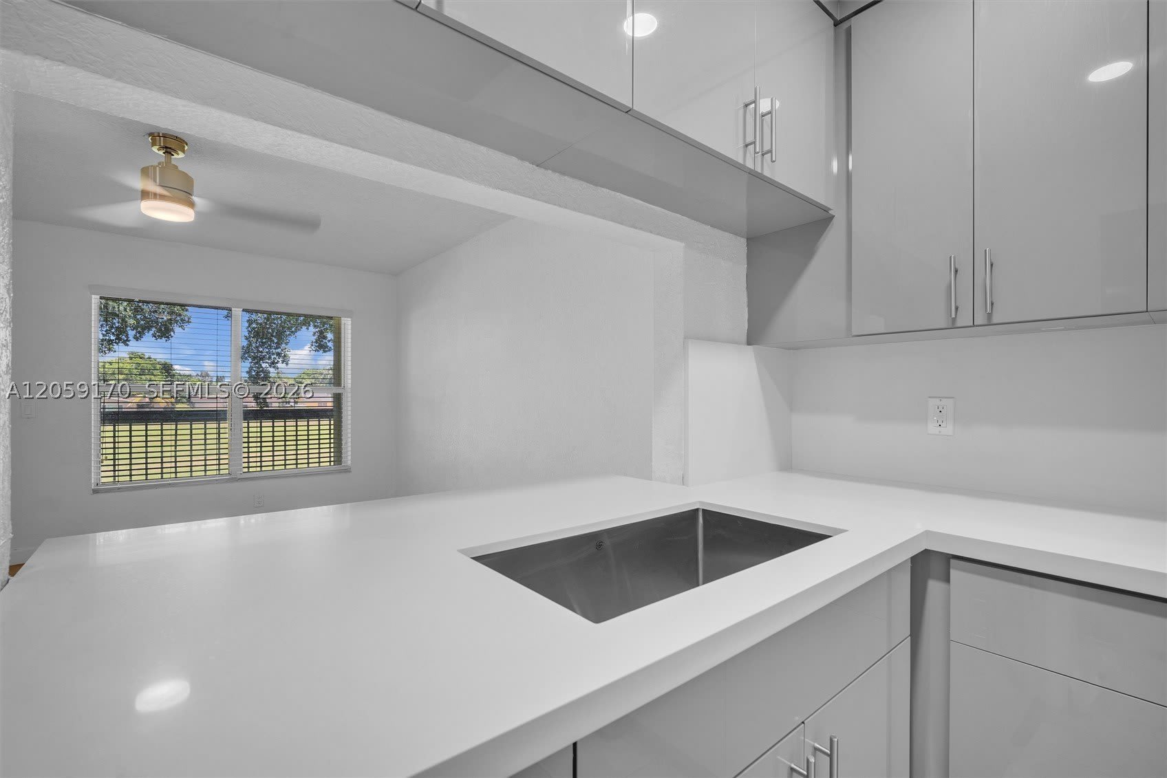 10015 NW 4th St – photo 4