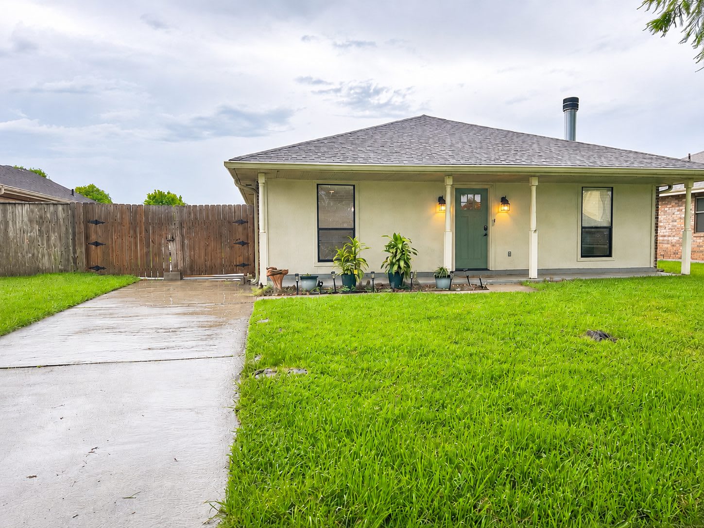 320 Longview Drive – photo 2