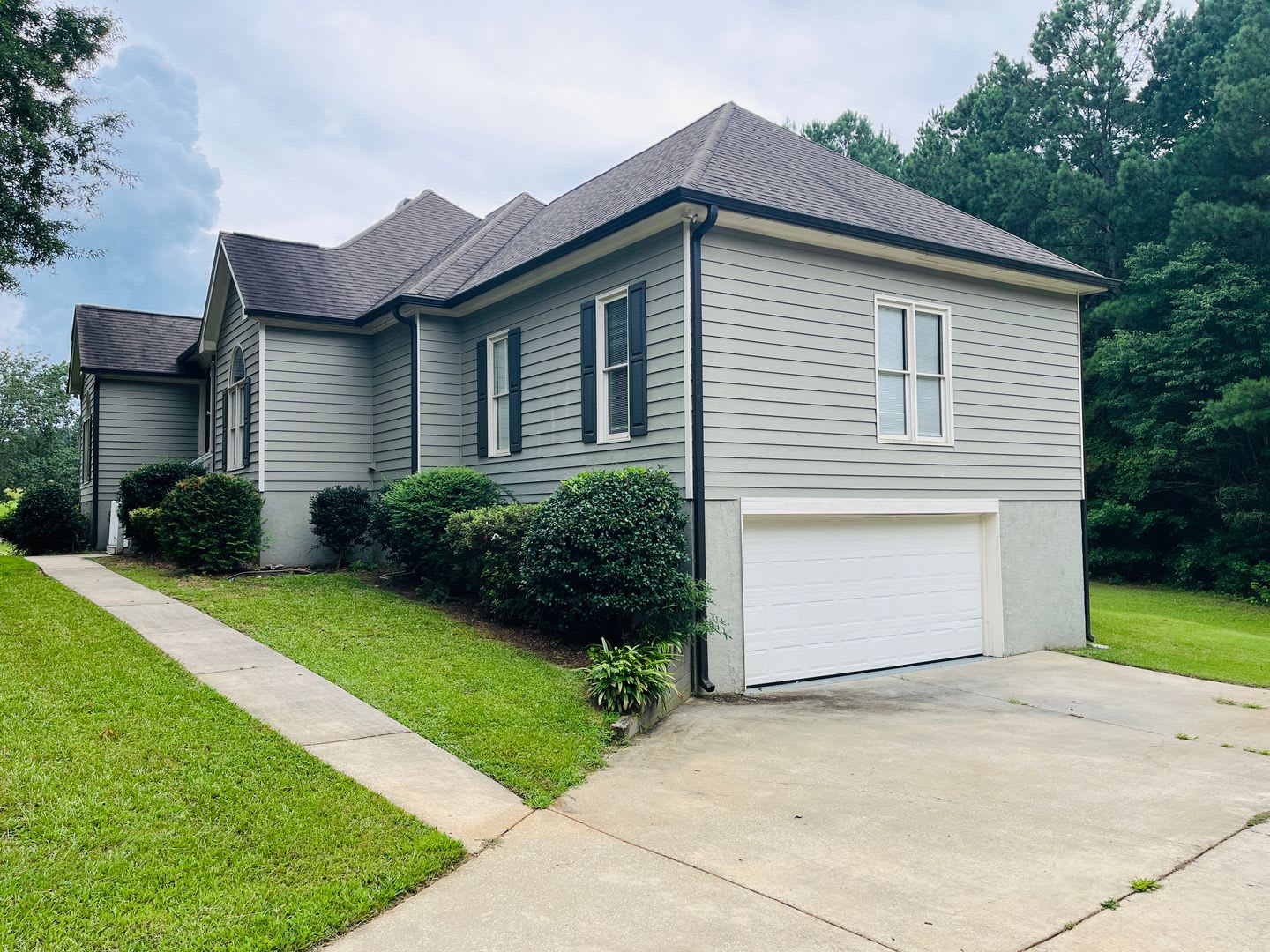 Wow Check Out This Charming 3 Bedroom 2 Bathroom Home Located In Sharpsburg 250 Off 1St Months Rent With Mi On Or Before 8 31 – photo 2