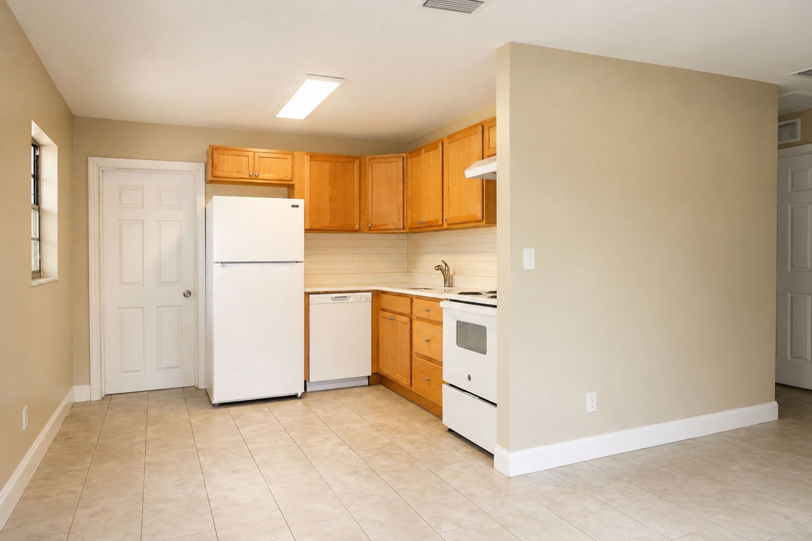 3 Bedroom, 1 Bathroom Home for Rent in Tampa! – photo 4