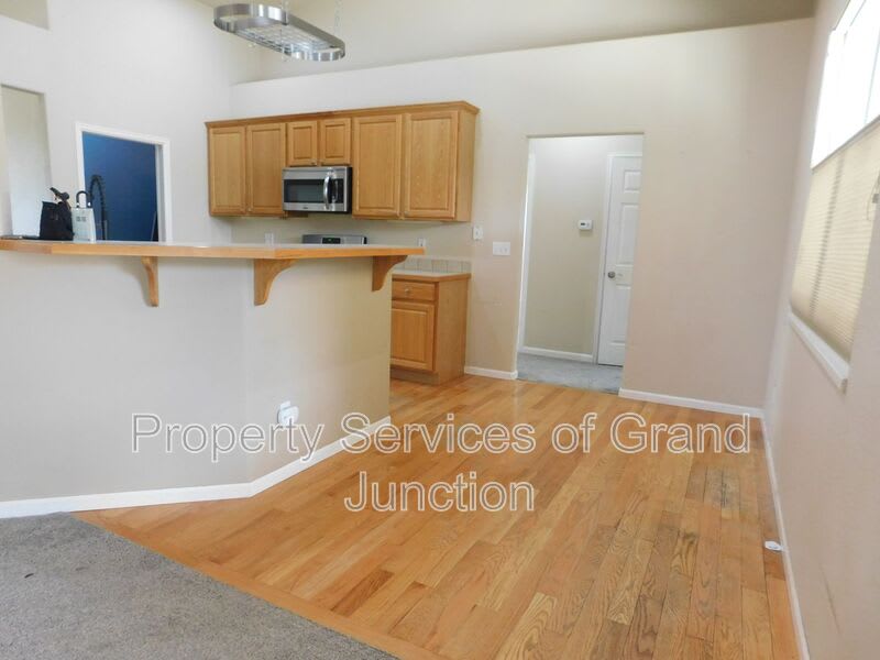 566 Garnet Drive – photo 5