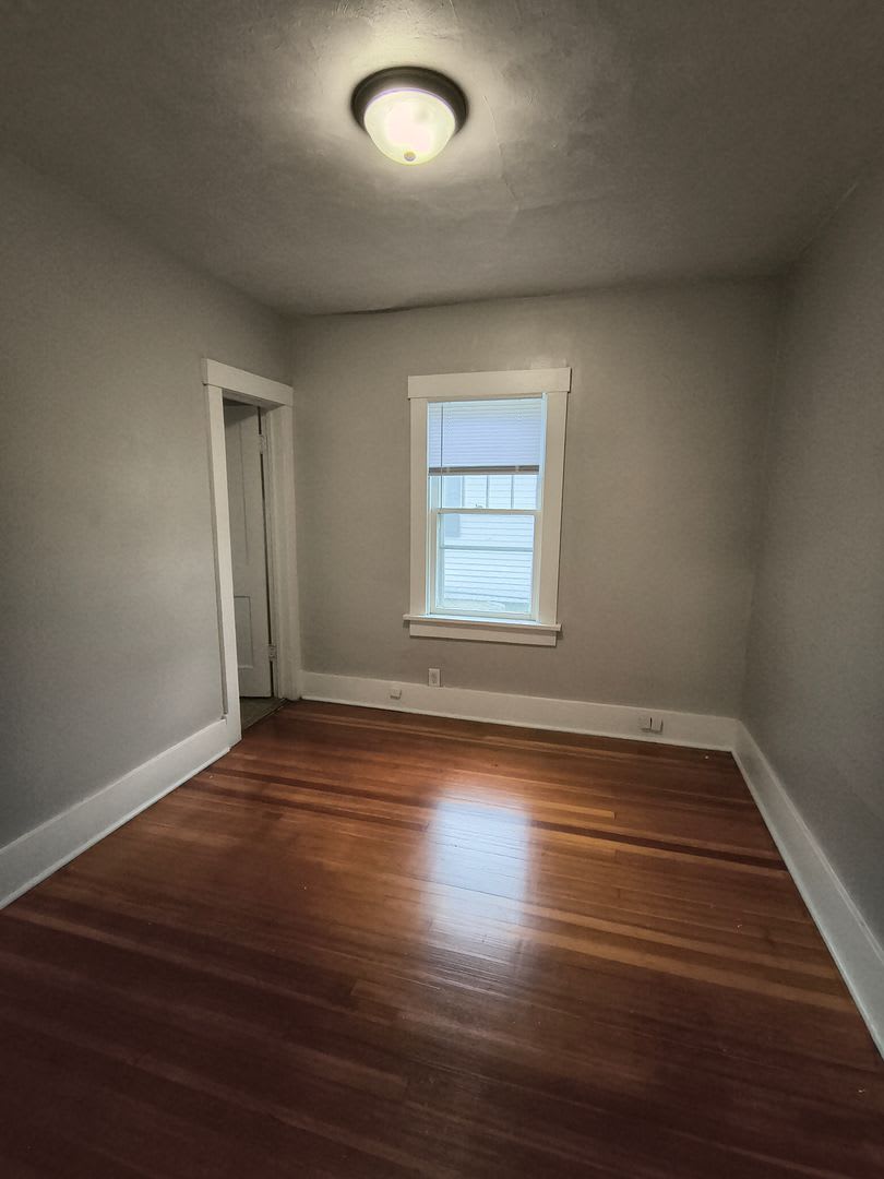 2 Bedroom Home with Basement & Garage – photo 4