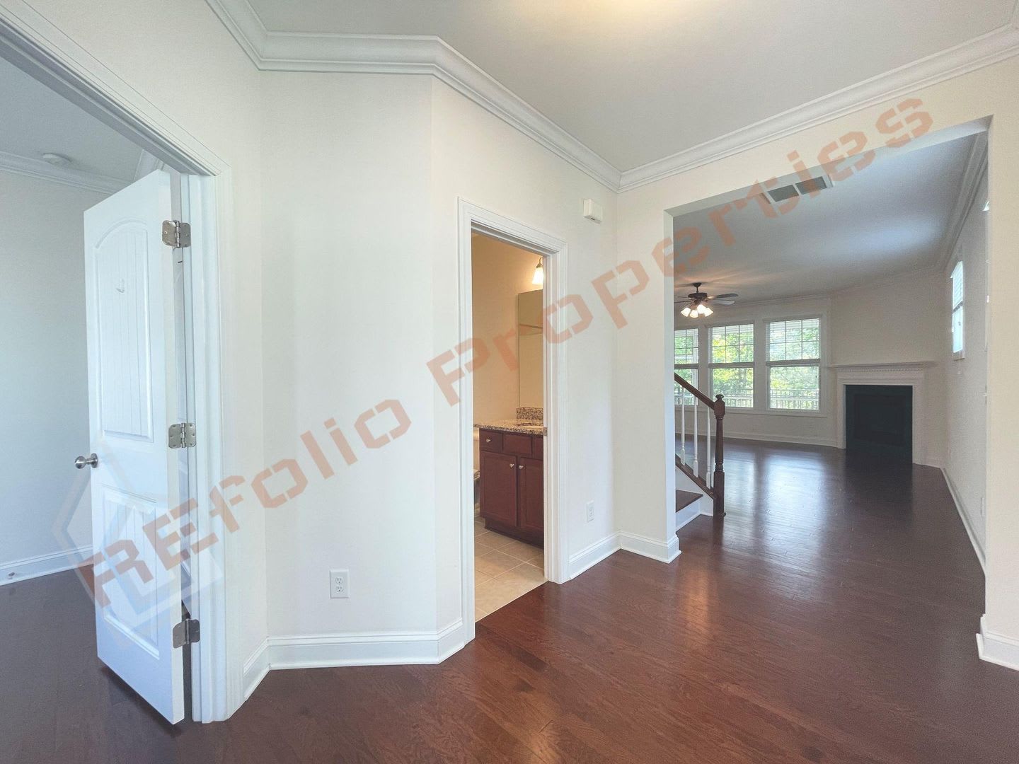Beautiful 5 Bedroom End Unit Townhouse With 1St Floor Guest Suite And 3Rd Floor Loft Or 5Th Bedroom With Full Bathroom And Ev Charger In Garage In Overlook Amberly Cary Available Oct 5 – photo 3