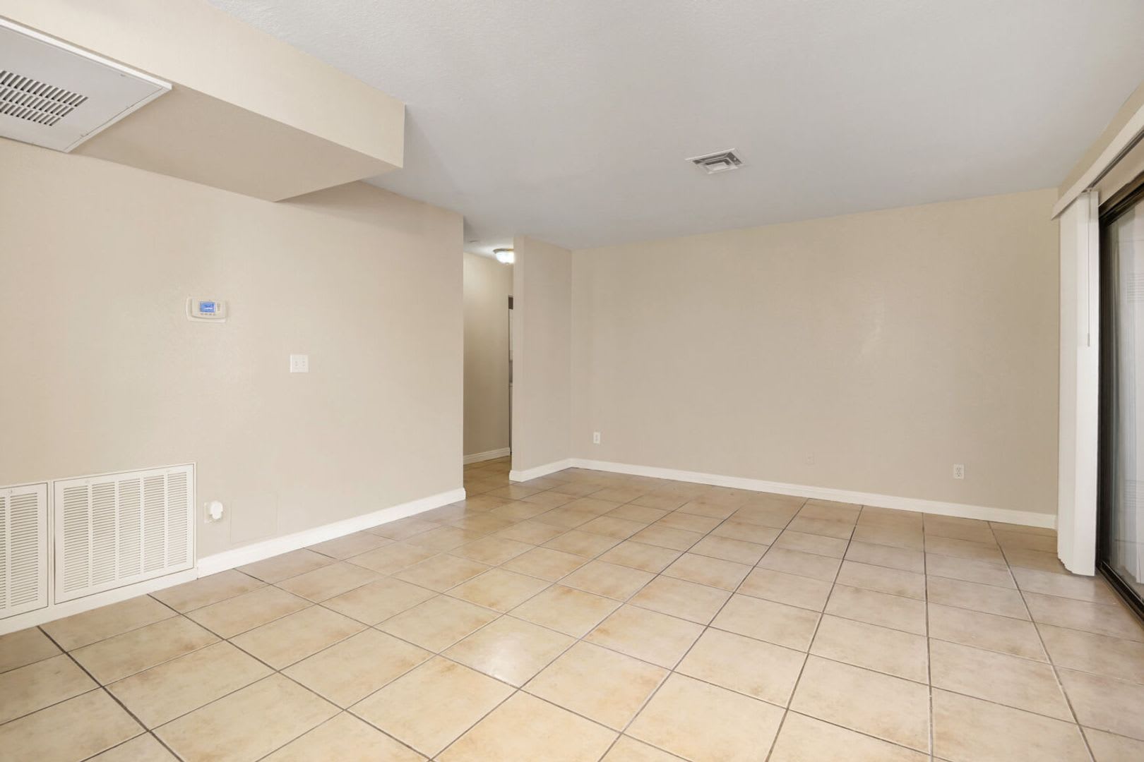 Beautiful 2 Primary Bedroom Downstairs Unit in Gated Community With Pool! – photo 5