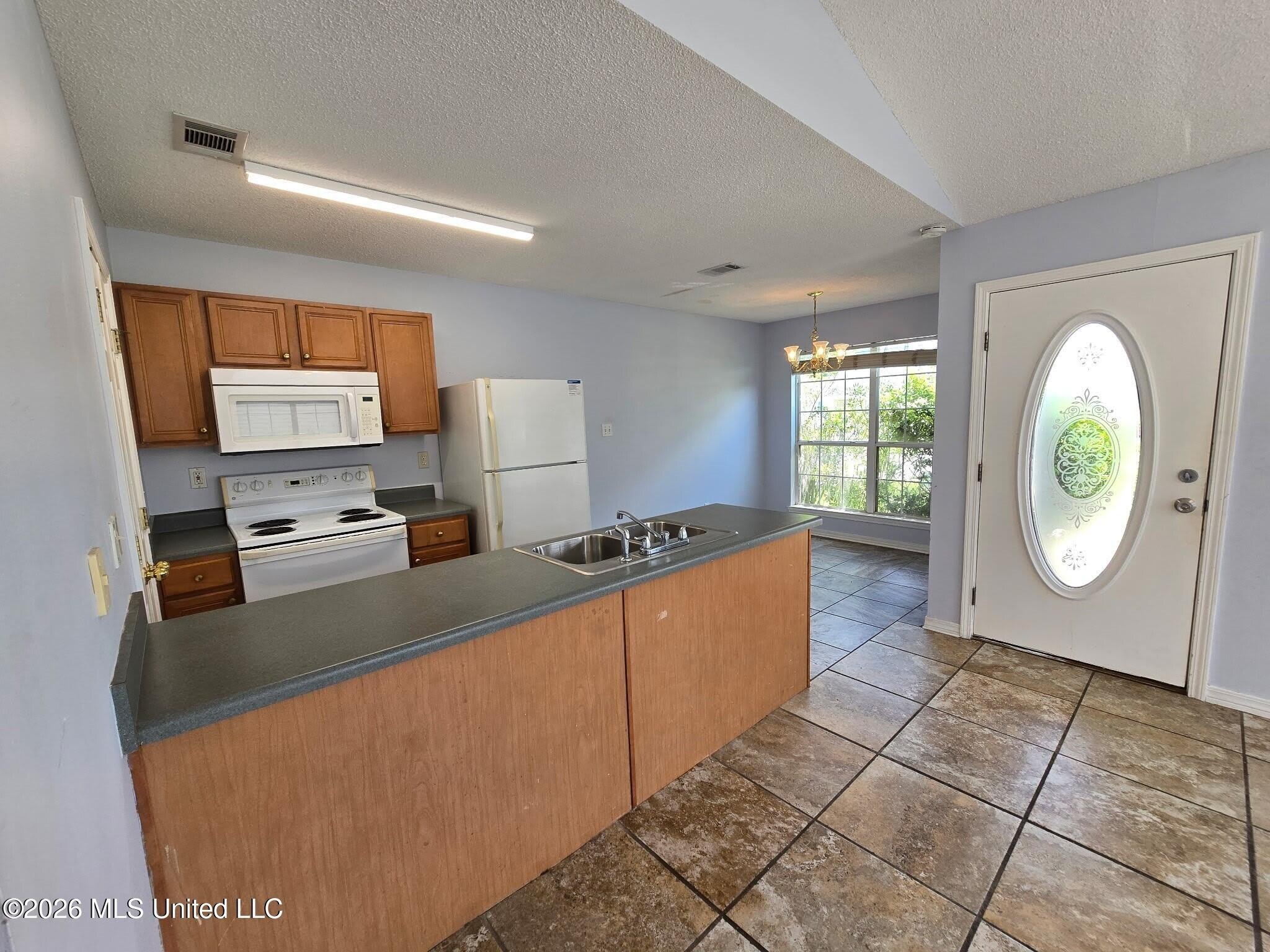 13200 Warren Drive – photo 3