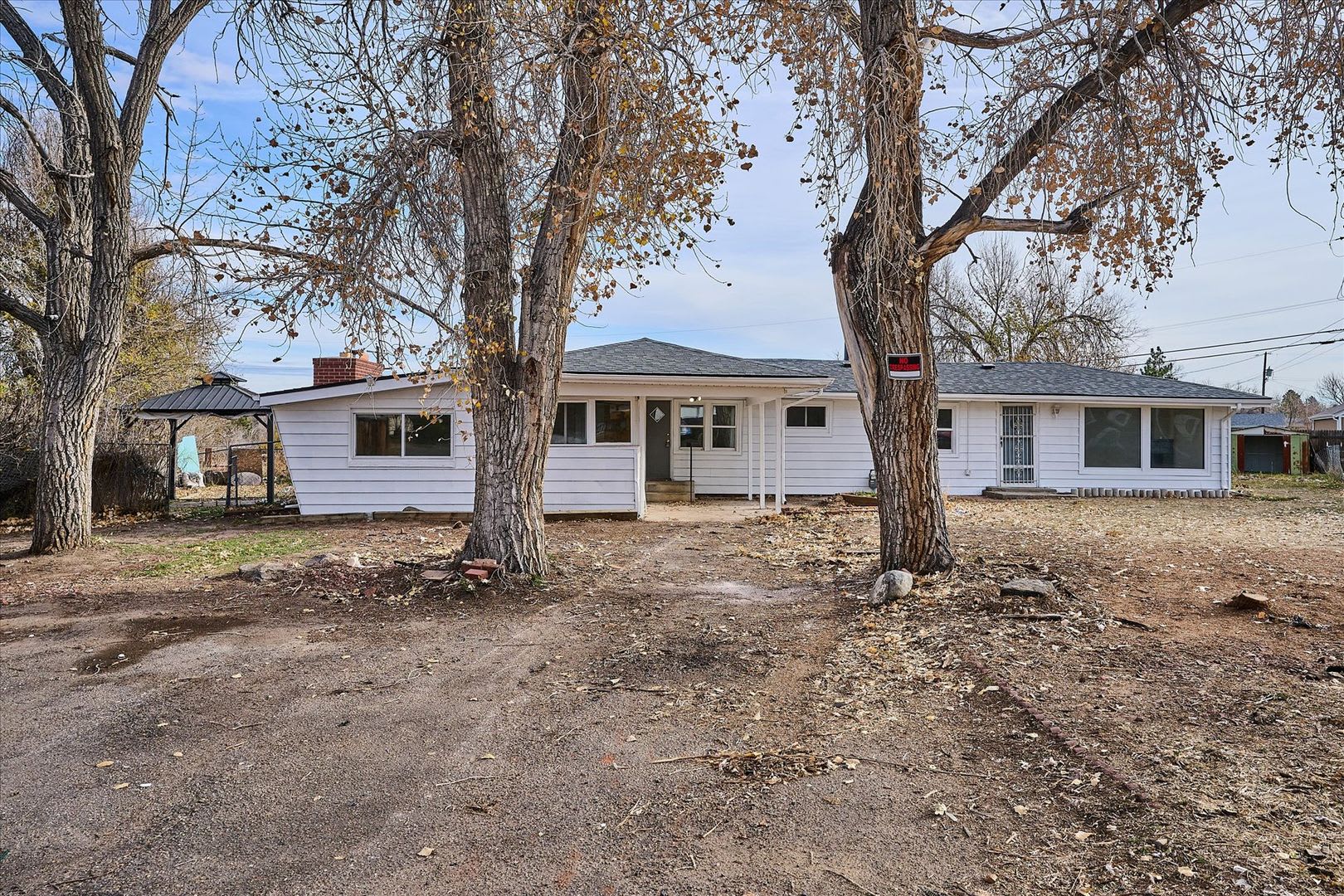 House In Aurora – photo 1