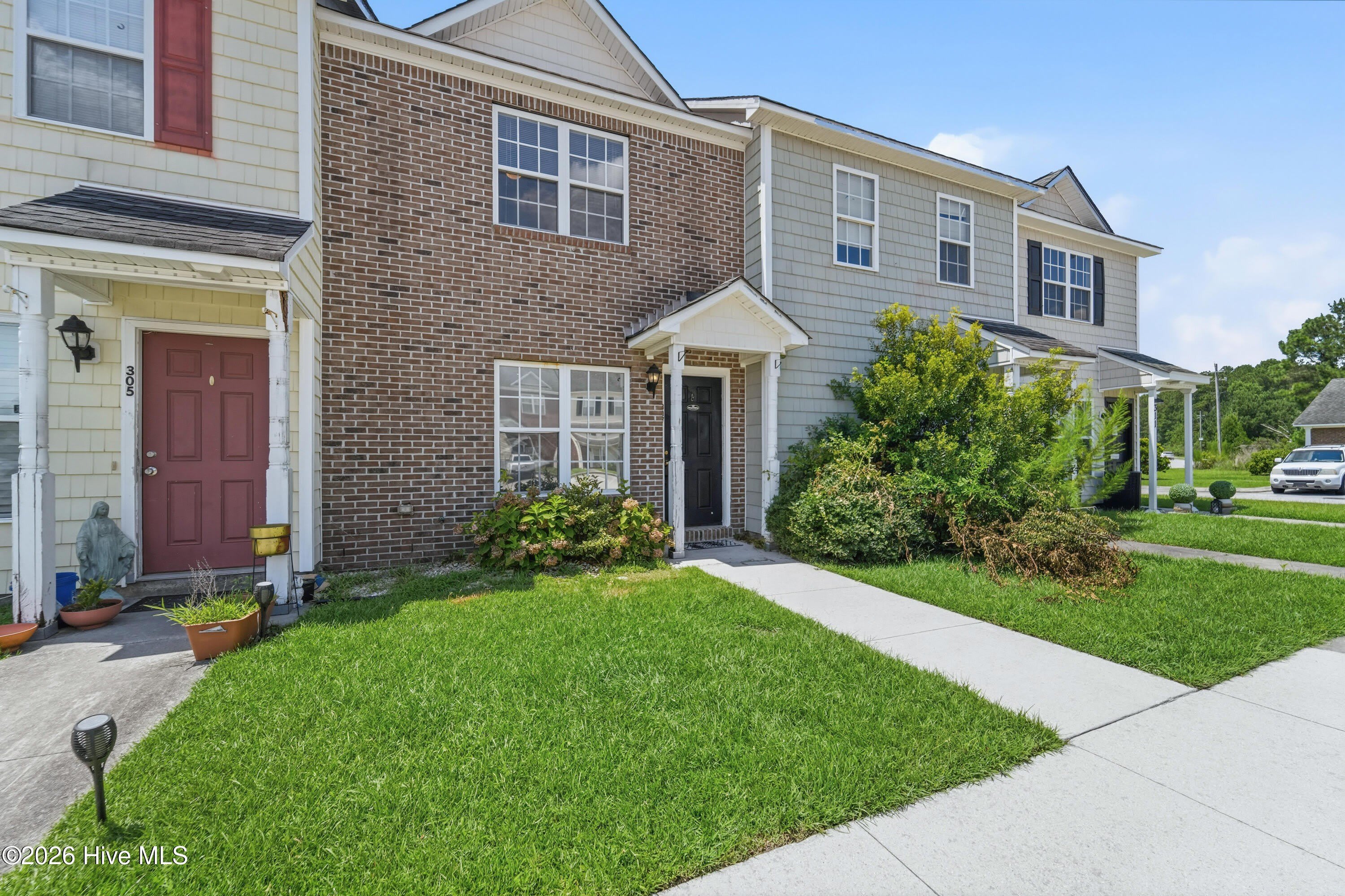307 Bridgewood Drive – photo 1