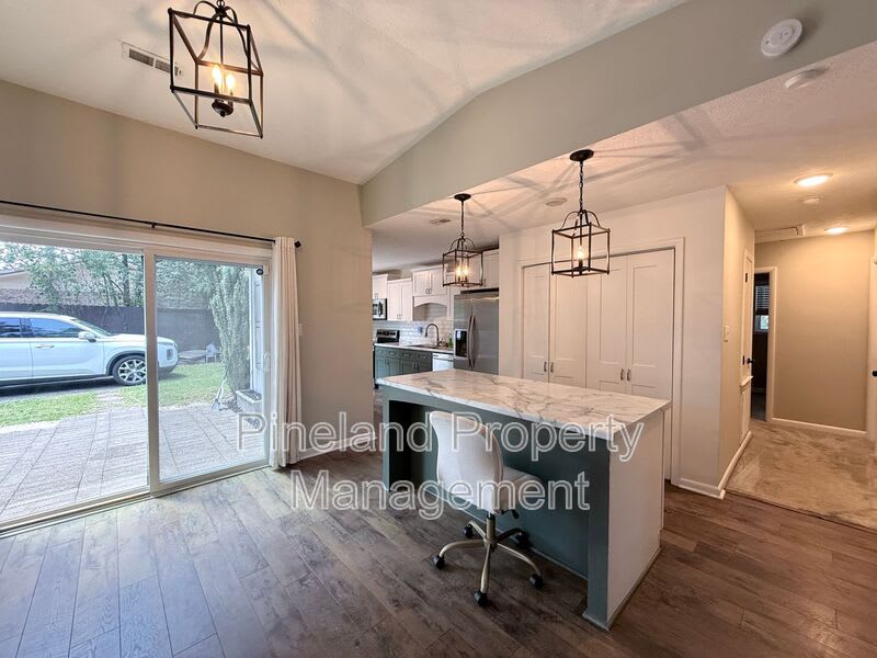 890 Bridgette St – photo 4