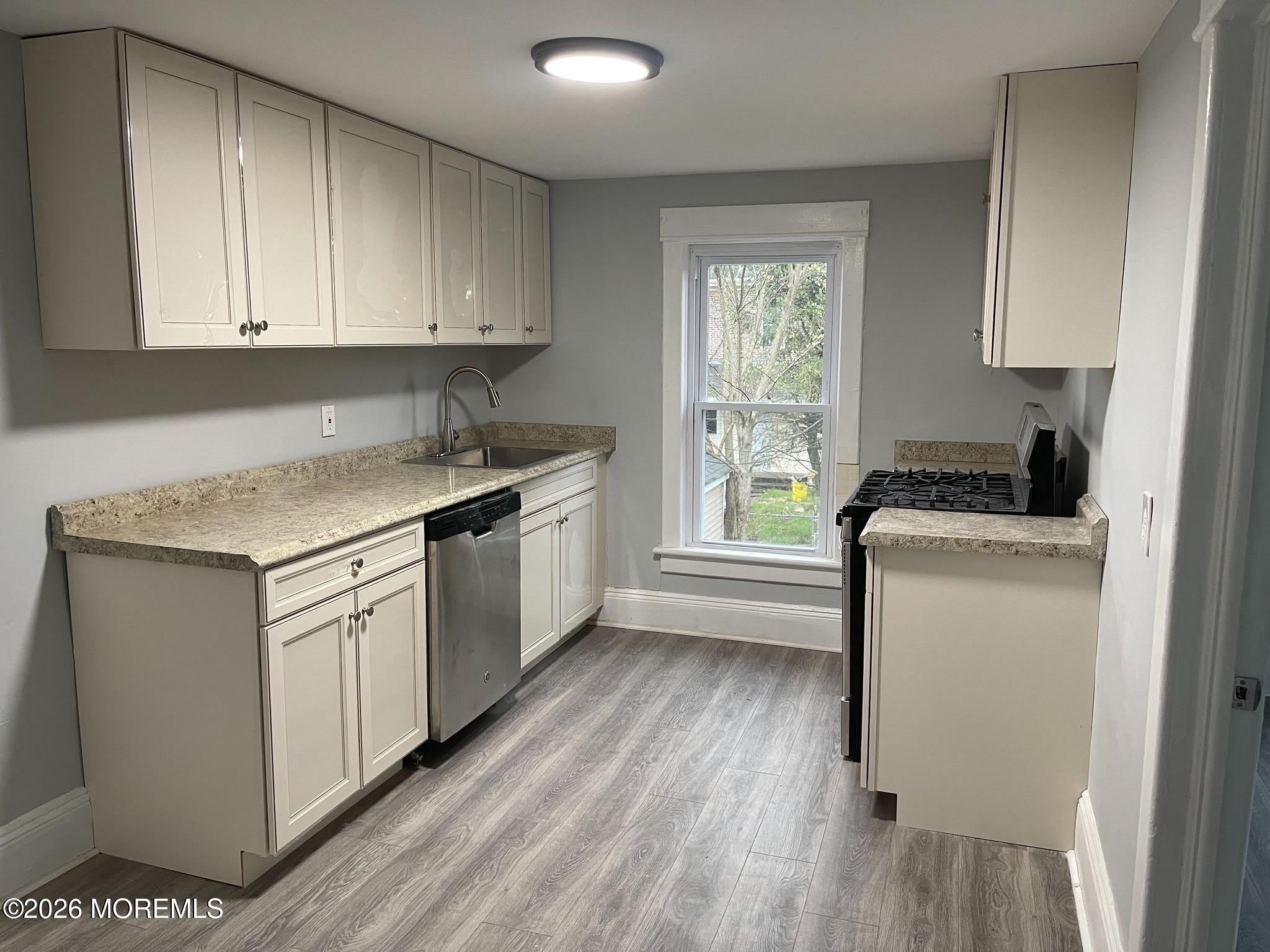 436-438 Schiller Avenue – photo 4