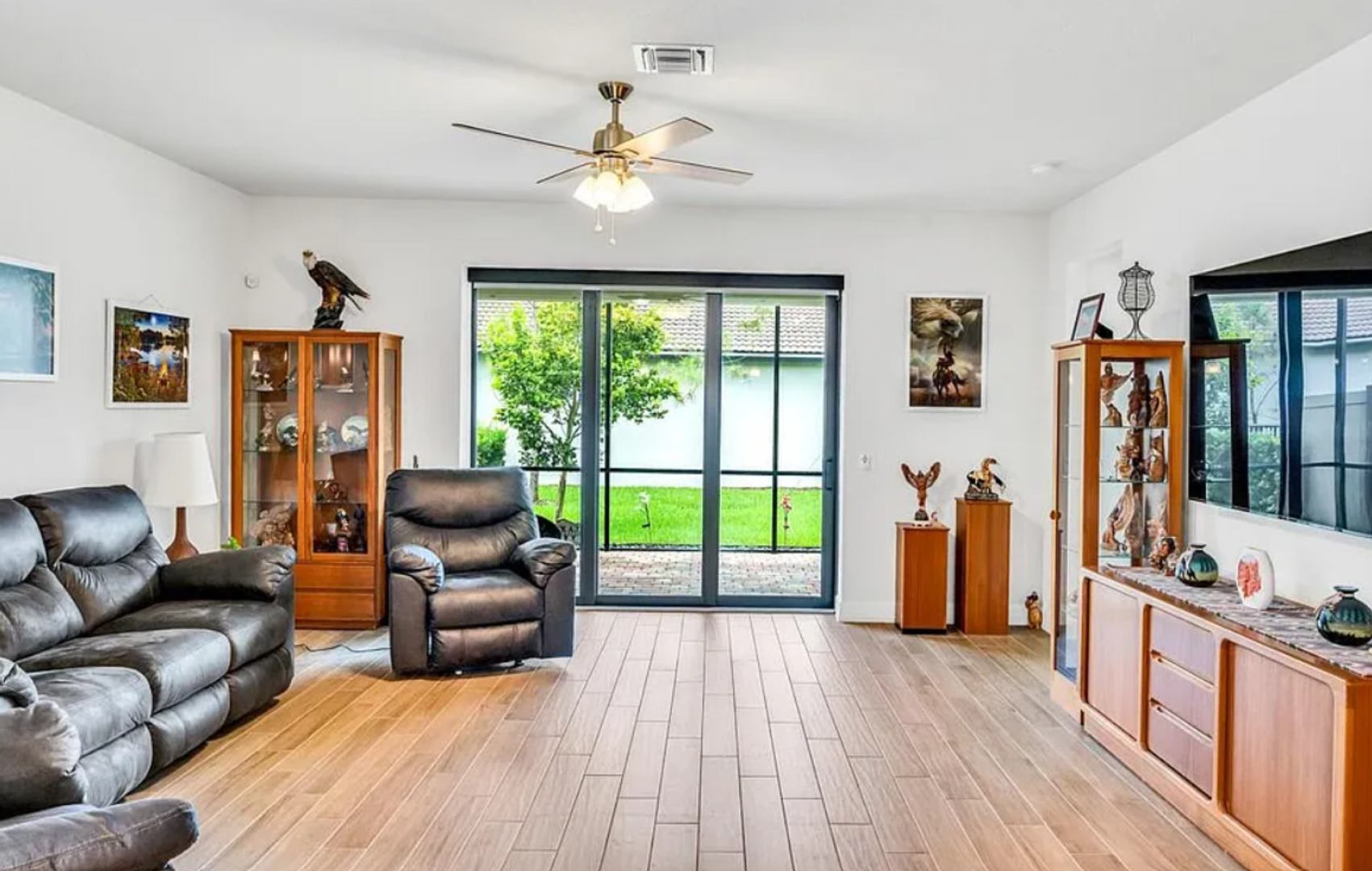Beautiful Home On A Corner Lot – photo 5