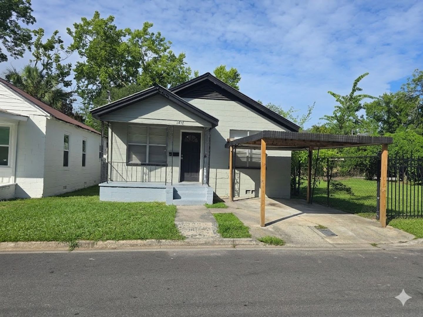 Charming 3 bed/1 bath home in West Savannah! – photo 2