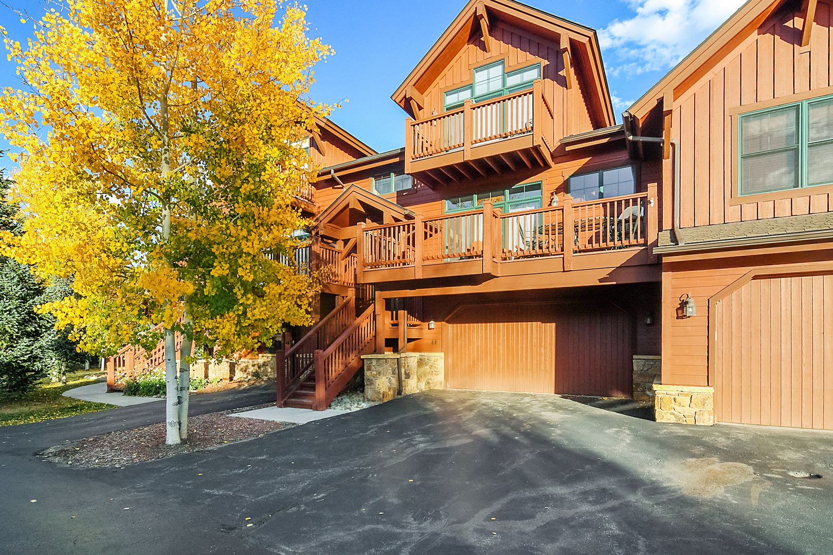 Beautiful Townhome Ski Shuttle Views Utilities Included Pets Negotiable Winter Lease Take A Look Quick – photo 1
