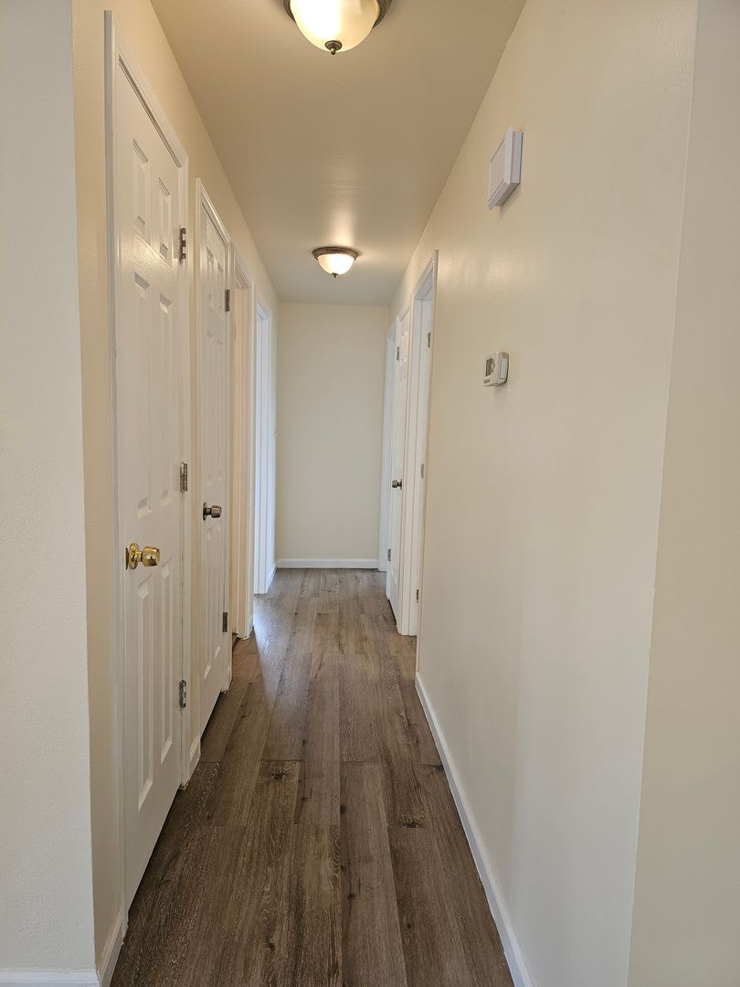 Beautiful Updated 4Br Home With Large Yard Deck – photo 5