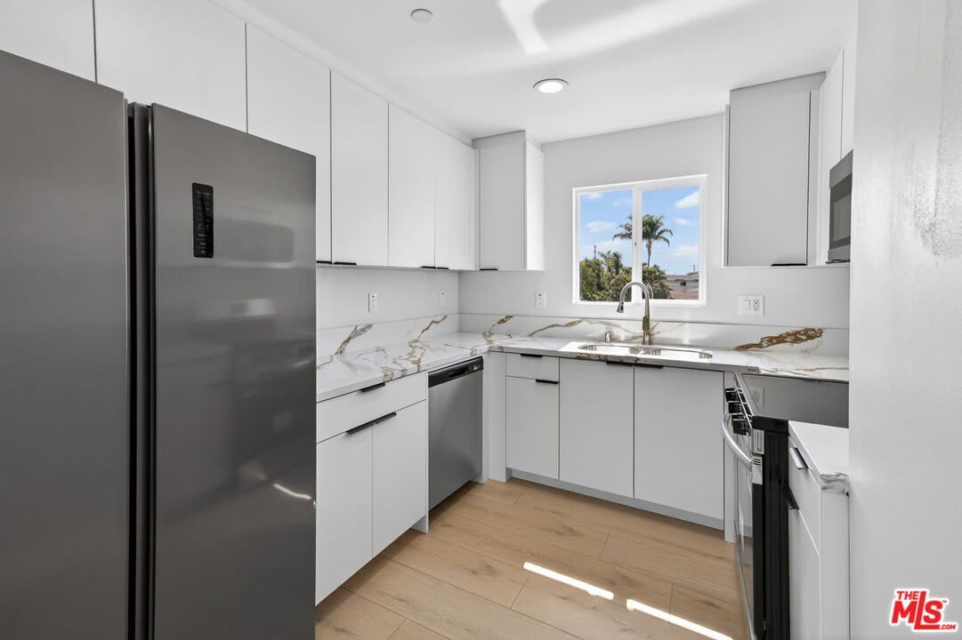 3436 Hunter St – photo 5