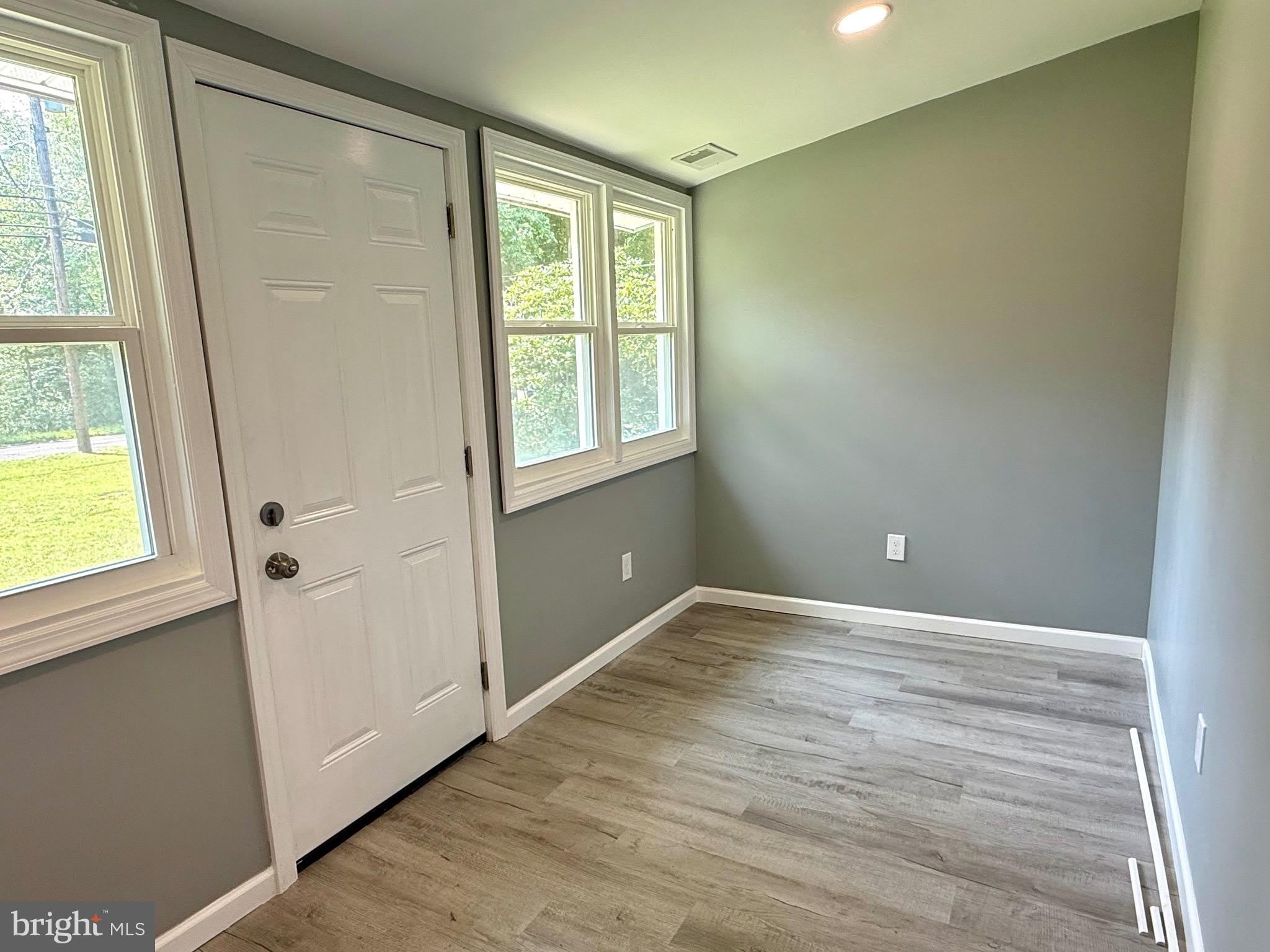 4001 N LAKESHORE Drive – photo 2