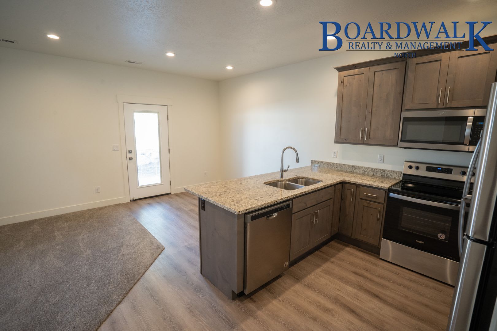 Great 3 Bedroom Townhome with Garage – photo 2