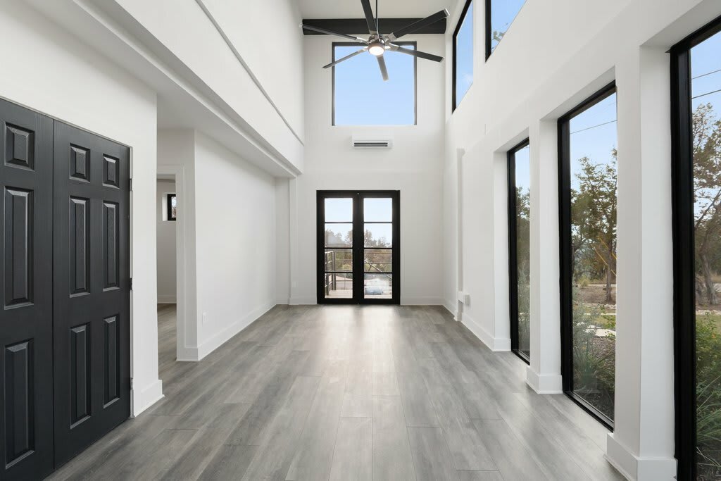 8610 Grandview Drive – photo 5