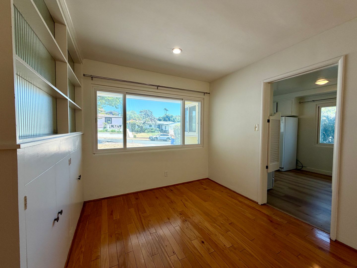 Charming 3 Bed 2 Bath Home In Westchester! – photo 3