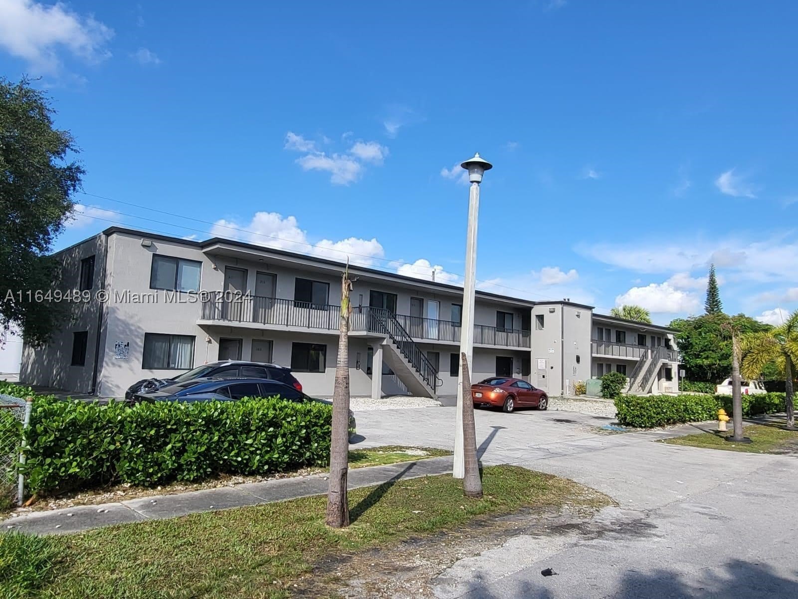 14100 Nw 6Th Ct – photo 1