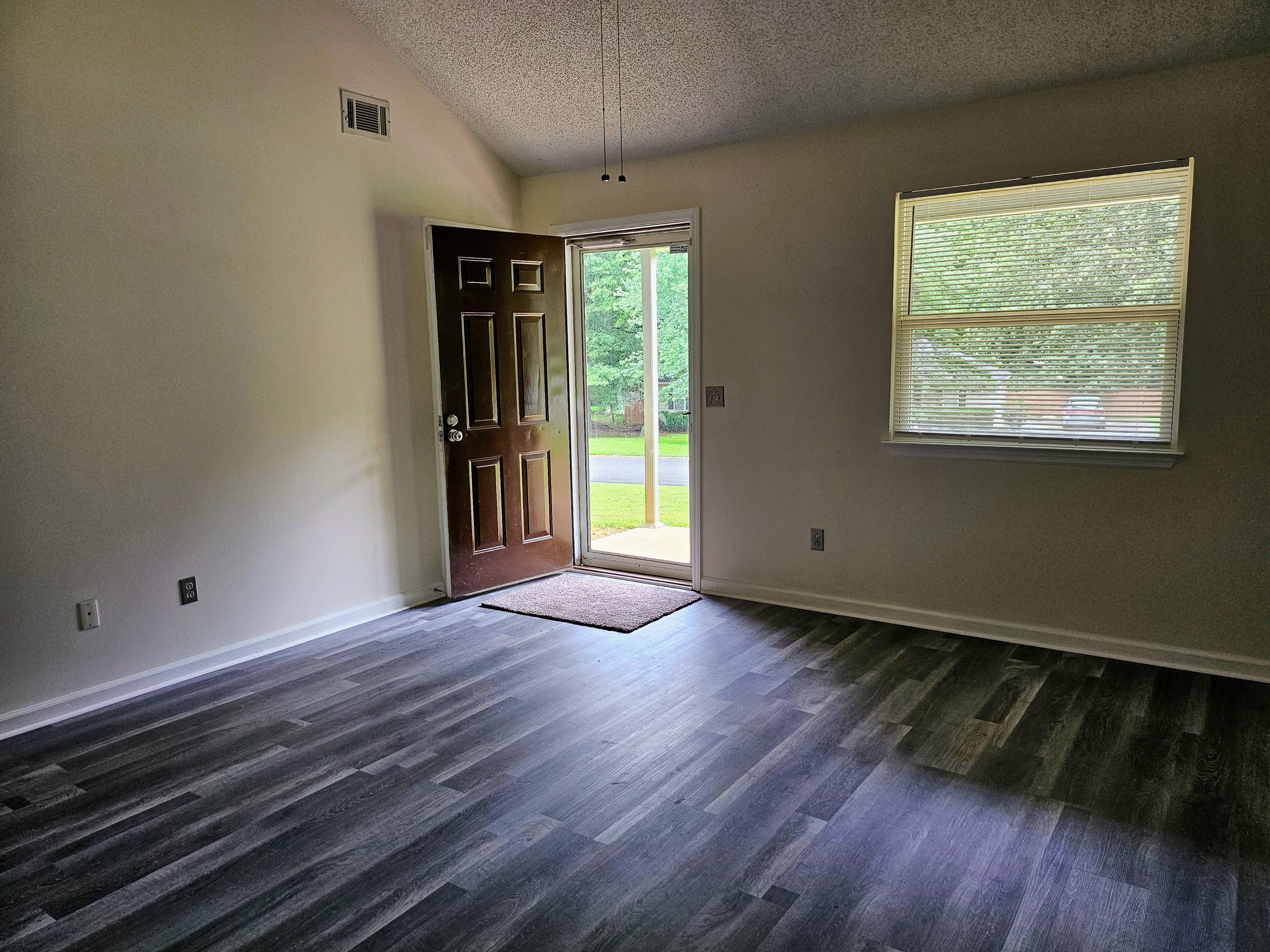 1151 Hunter Trail – photo 5