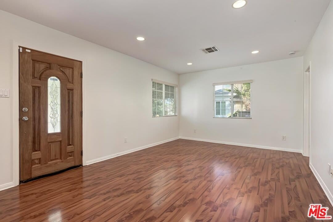 17322 Martha St – photo 4