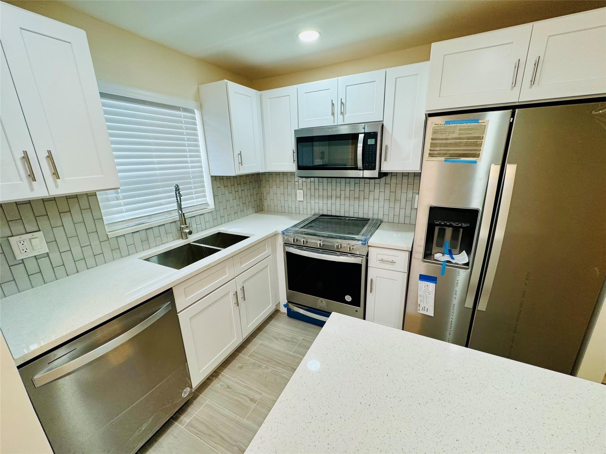 805 W Oakland Park Boulevard – photo 2