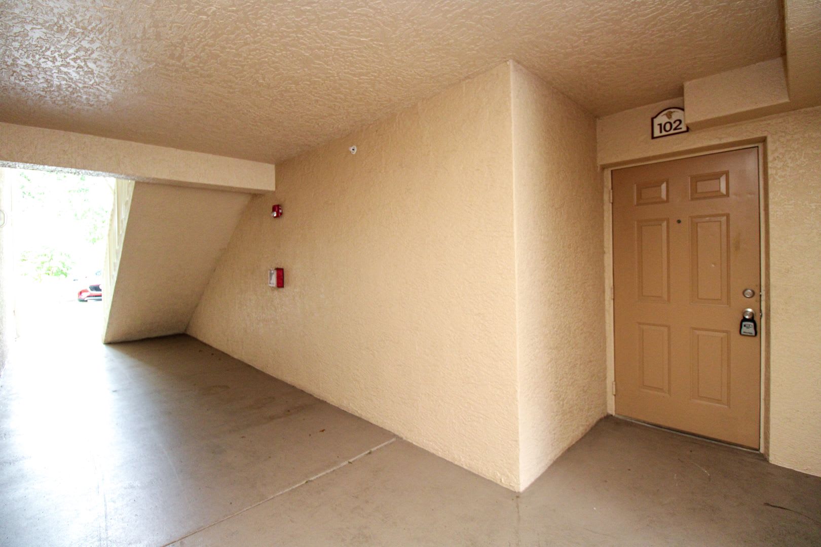 Unfurnished Annual 2025 Available In Ibis Club Starting April 1 2025 Colorful Bright Exceptionally Clean 2 2 Condo – photo 4