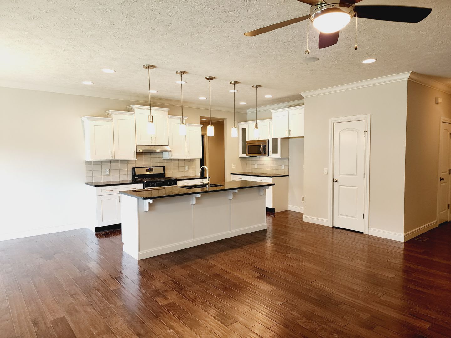 Wild Horse Luxury, 4 Bed Room, 3 Car Garage – photo 5