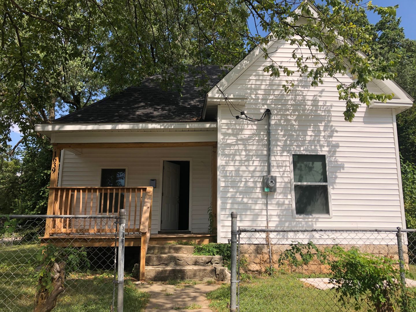 Stylish Newly Renovated 3-Bed, 2-Bath Retreat – photo 1