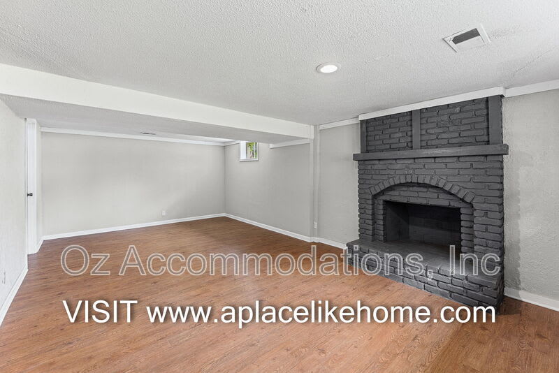 1105 W Elm Ter – photo 4