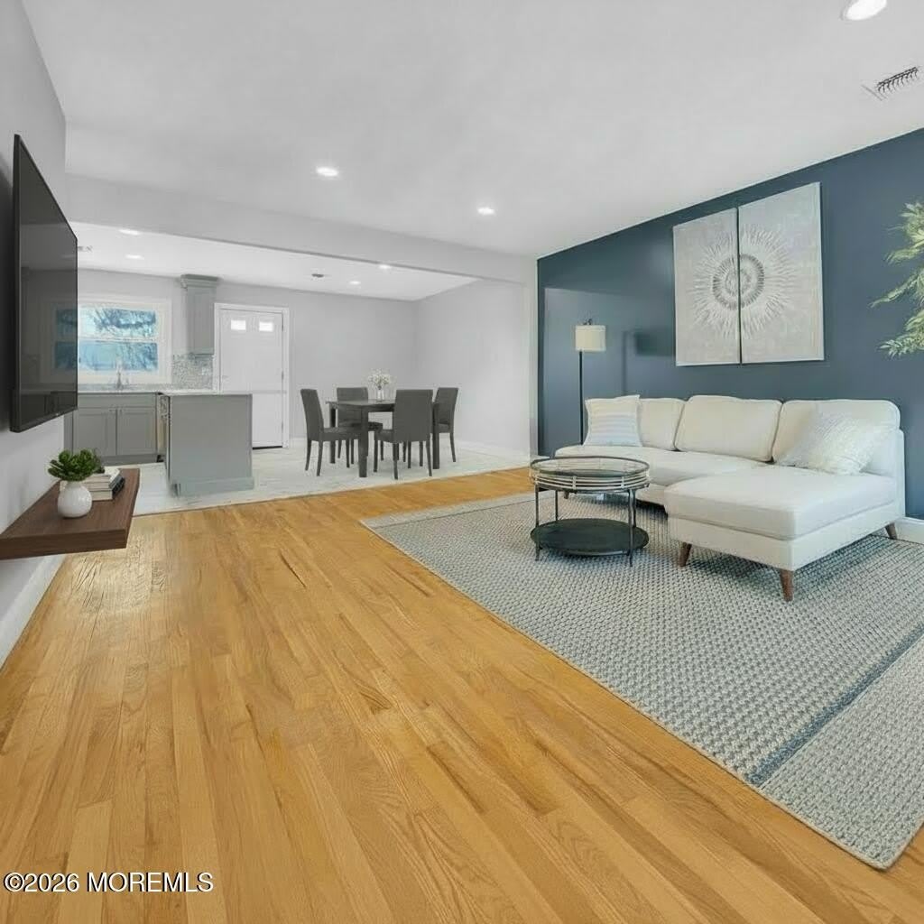 1145 Roe Avenue – photo 4