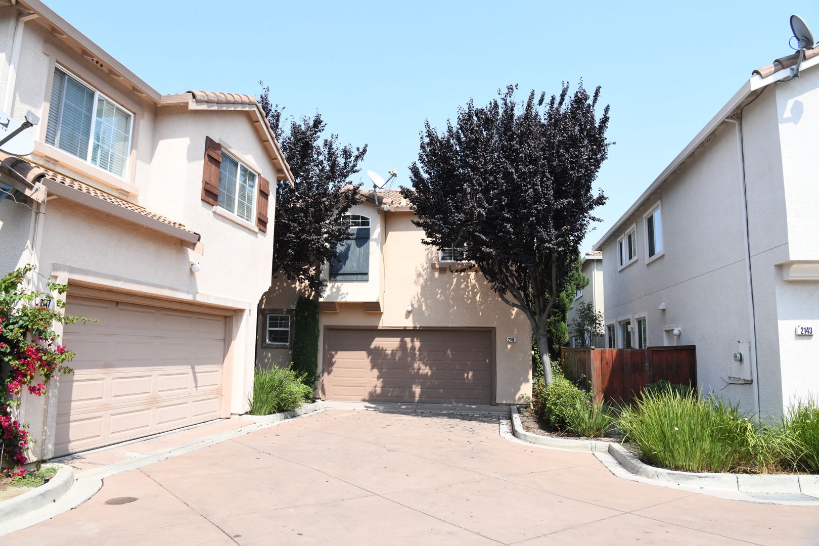 Located In Santa Clara Close To Rivermark And Mercado Shopping Plus Fuller Park And Levi S Stadium – photo 1