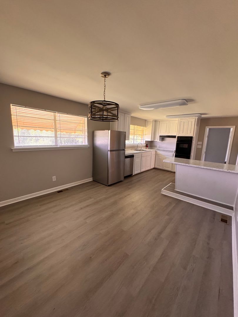 3 Bed 1.5 Bath Brick House With Bonus Room – photo 3