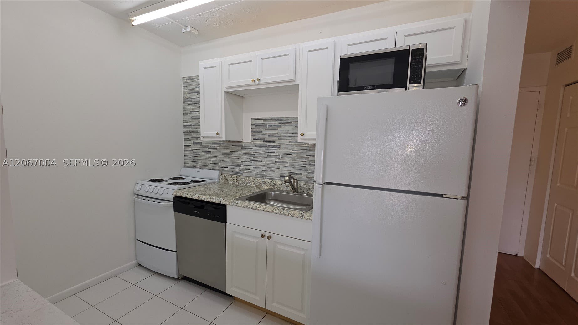 2200 E Hallandale Beach Blvd – photo 4