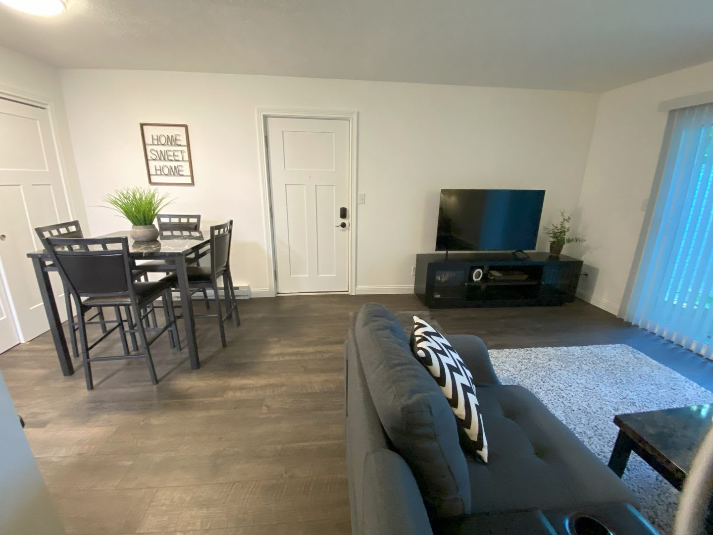 24 Flats – photo 2