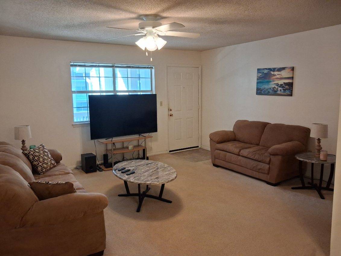 11102 Abercorn Street – photo 3