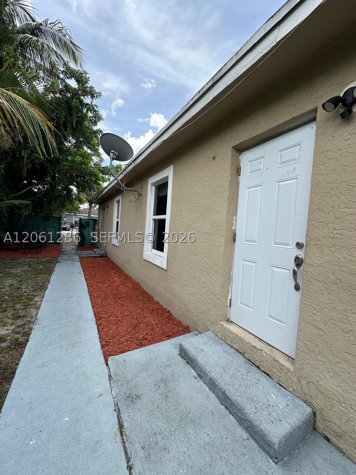 728 SW 6th St – photo 3