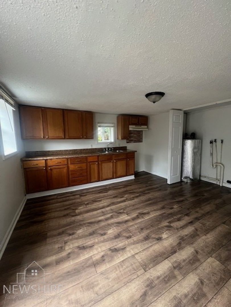 Charming 2BR Home with Large Front Porch & Spacious Kitchen – photo 2