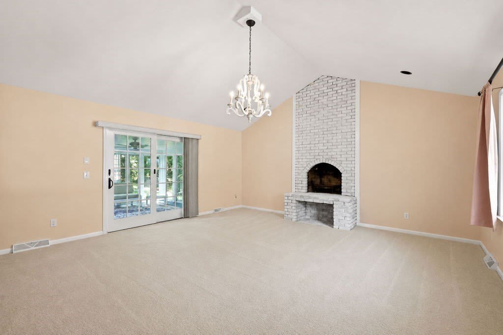 84 Brewster Rd – photo 4