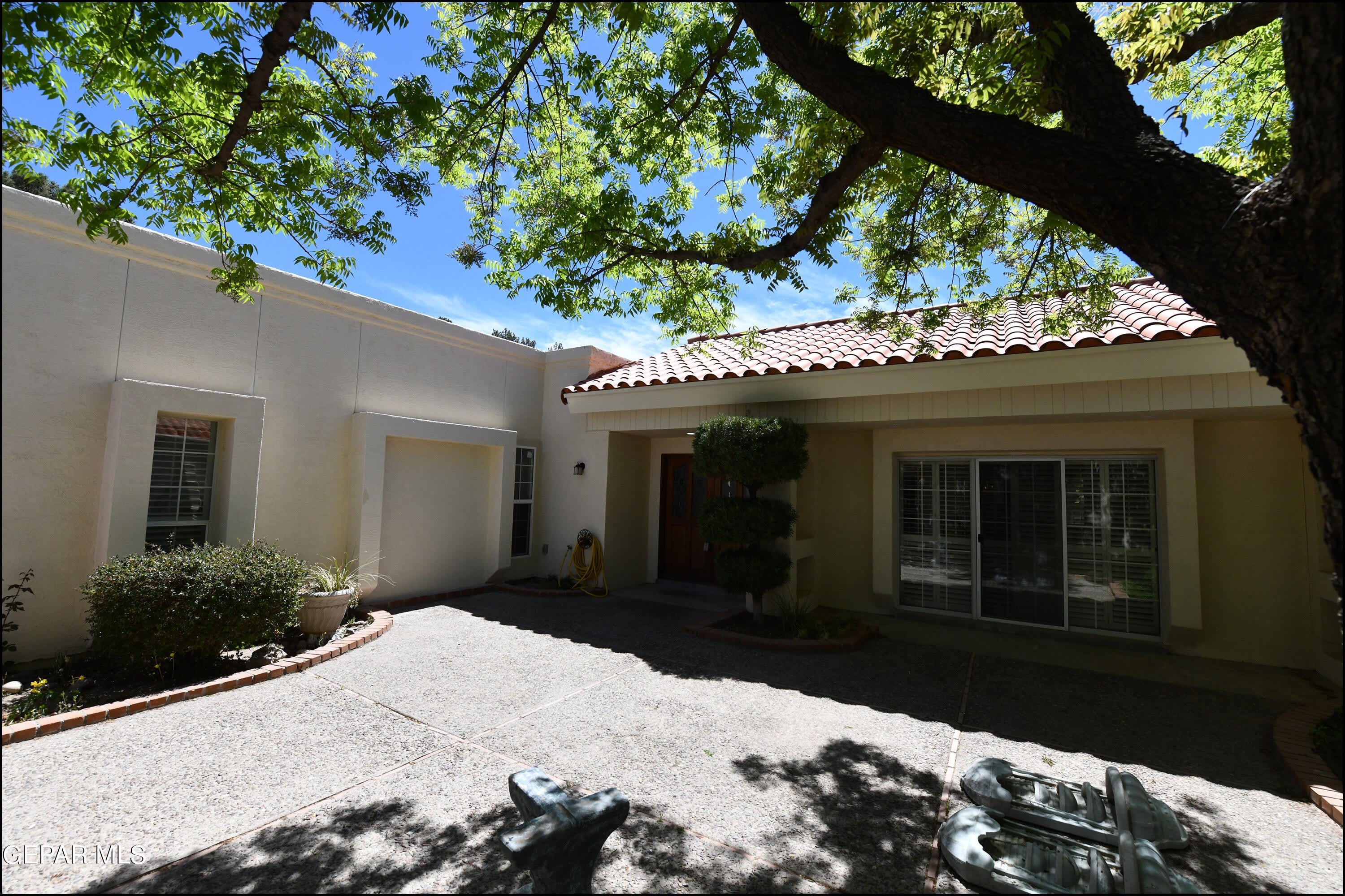 1004 LOS JARDINES Circle – photo 2
