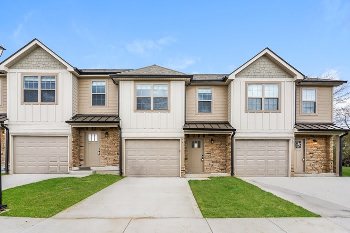 210 Signature Place – photo 1