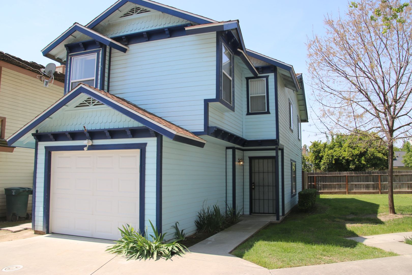 Cozy 3 Bed 2 5 Bath Home For Rent Near Mooney Blvd – photo 1