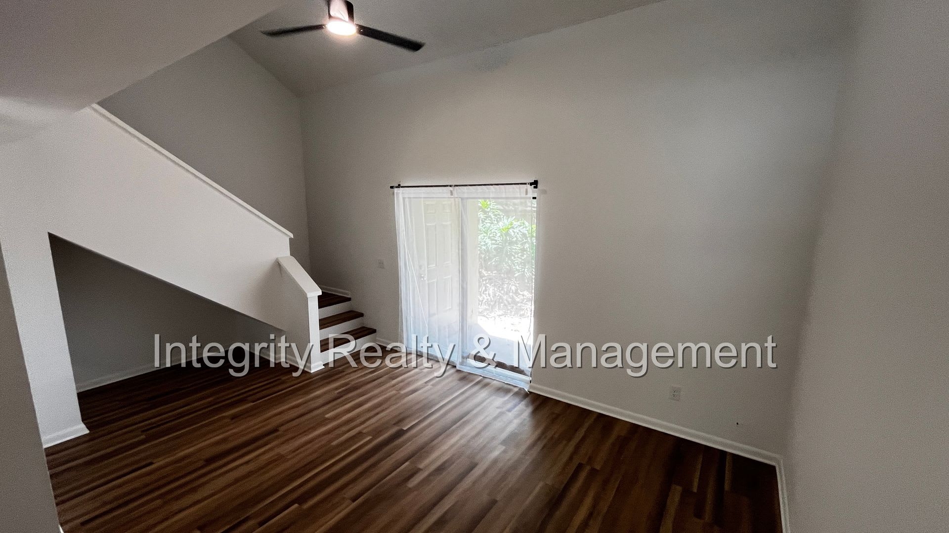 Cozy 2 Bed 2 Bath Townhome In The Heart Of Jacksonville – photo 2