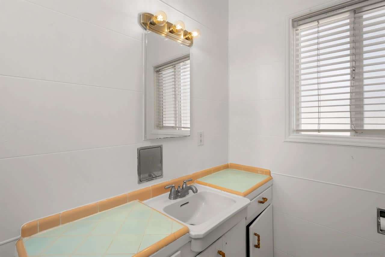 1428 Upas Street – photo 4