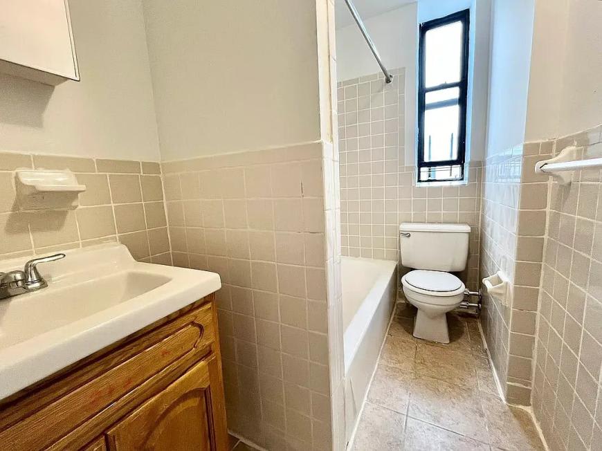 2387 Morris Avenue – photo 3