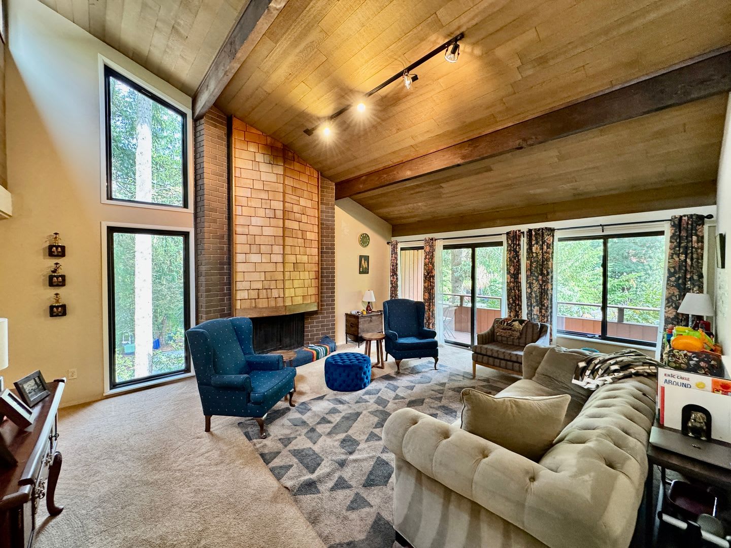 Bellevue Home With A C And Ev Charger – photo 3