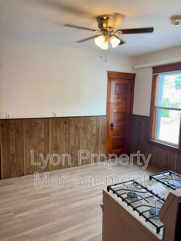 676 Grove St – photo 5