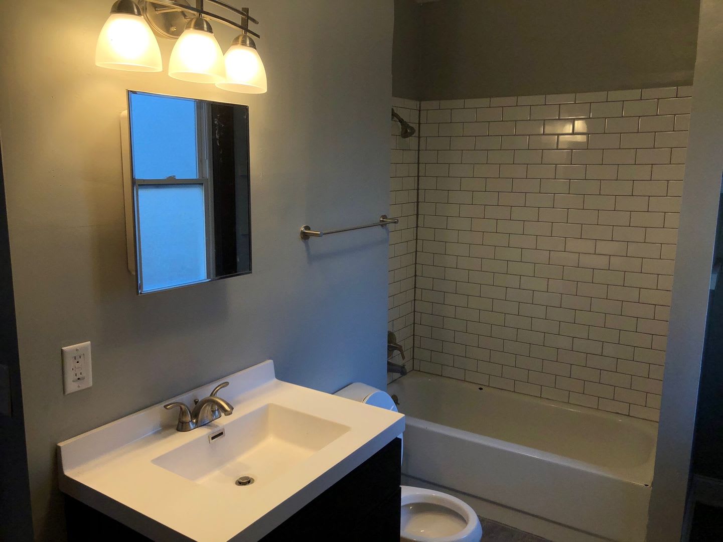 Beautiful 4 Bedroom 2 Bathroom Home In Minneapolis – photo 3