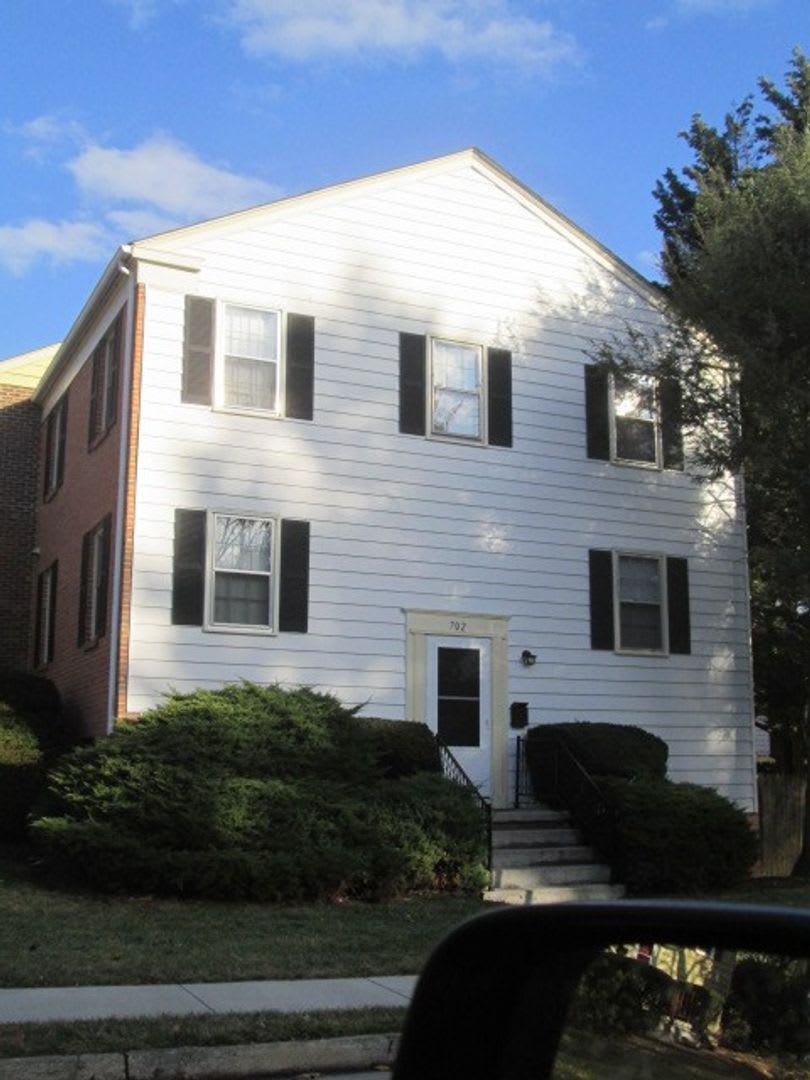4 Bedroom 2 Bath Townhouse – photo 2